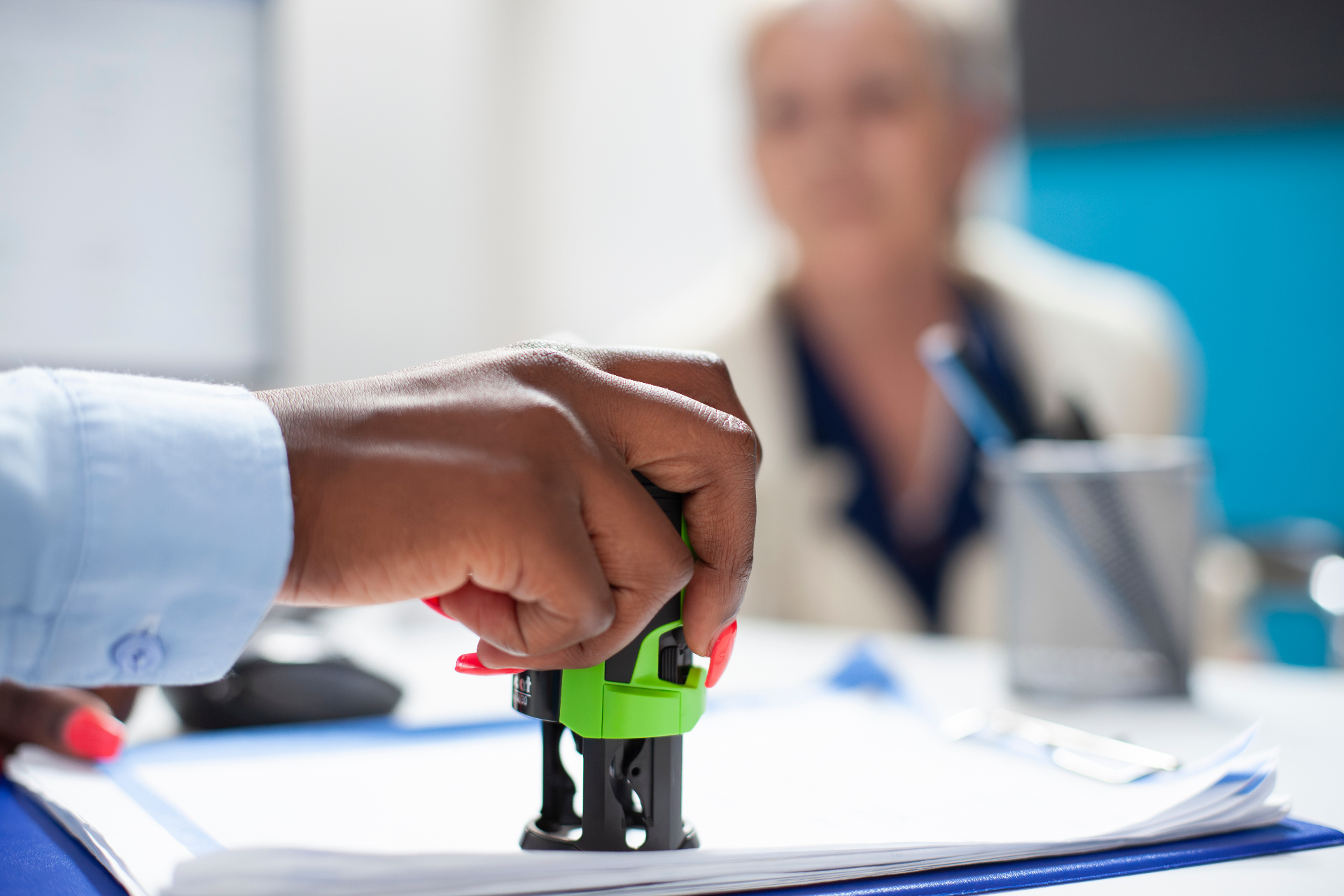 Validation et tampon des dossiers administratifs